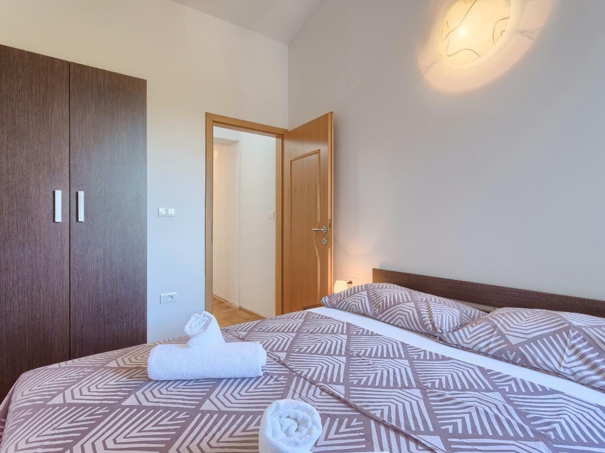 Garden Apartment Pjescana Uvala Ngoại thất bức ảnh